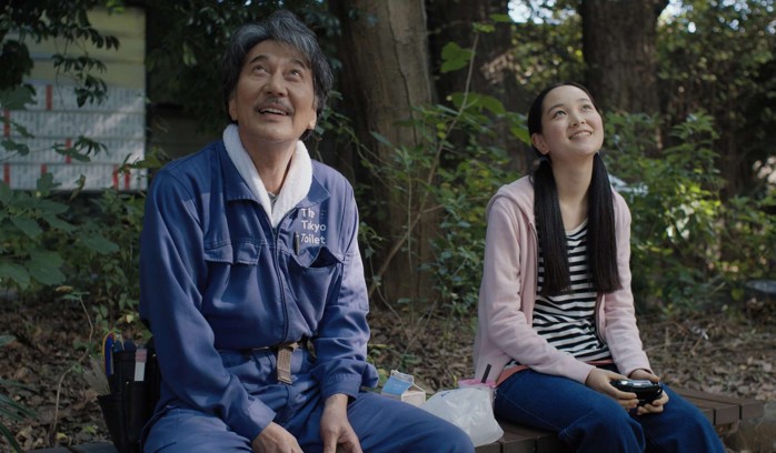 A stillframe from the movie 'Perfect Days' where the main character and his nephew are just enjoying a work pause.